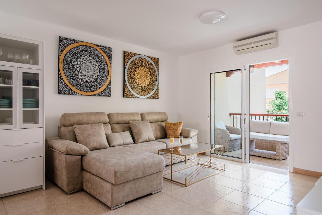 Comfortable 4-Bedroom Villa With Private Gardens 아데제 외부 사진