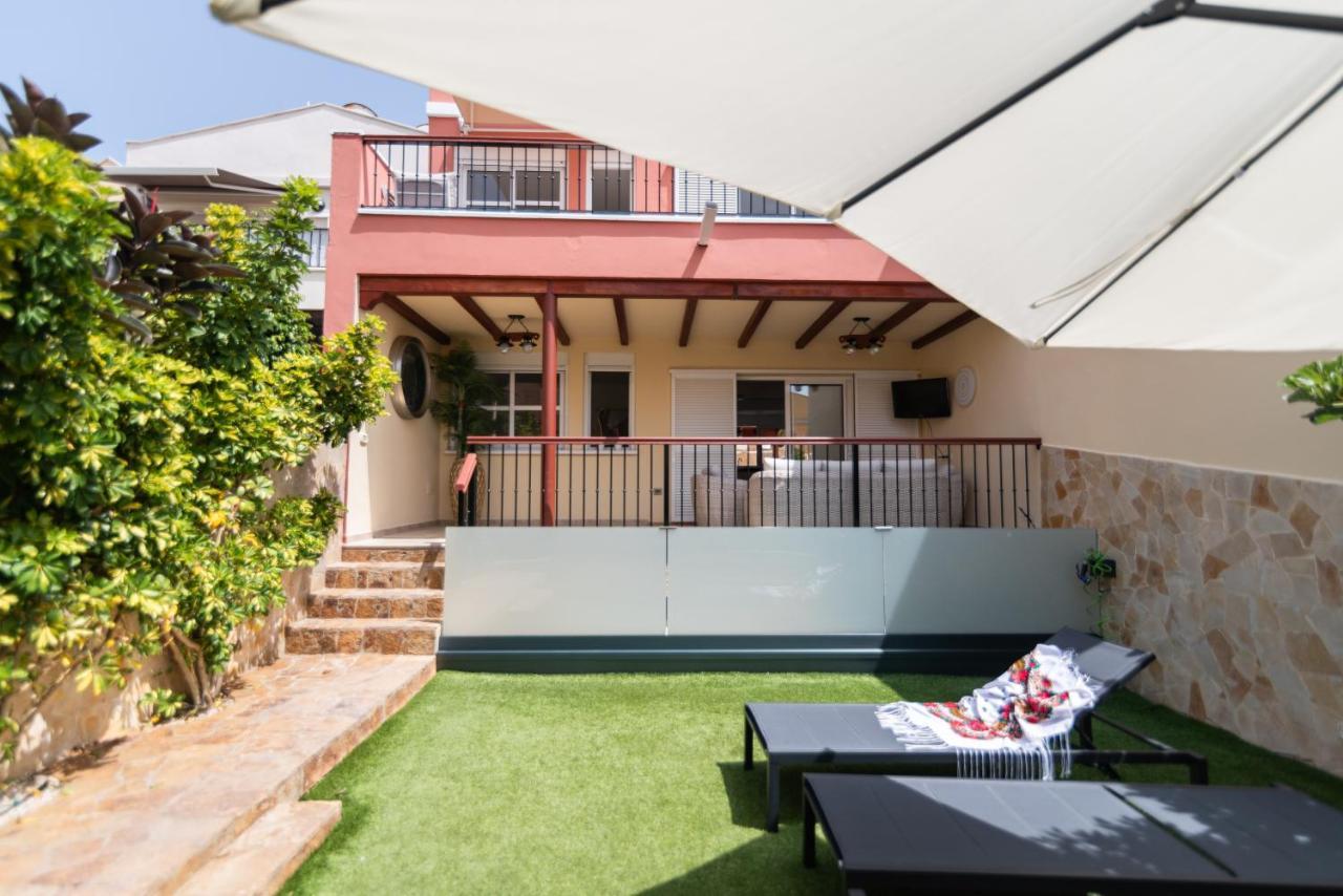 Comfortable 4-Bedroom Villa With Private Gardens 아데제 외부 사진