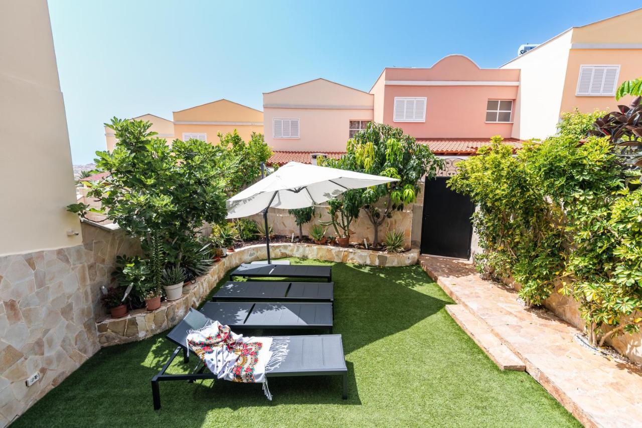 Comfortable 4-Bedroom Villa With Private Gardens 아데제 외부 사진