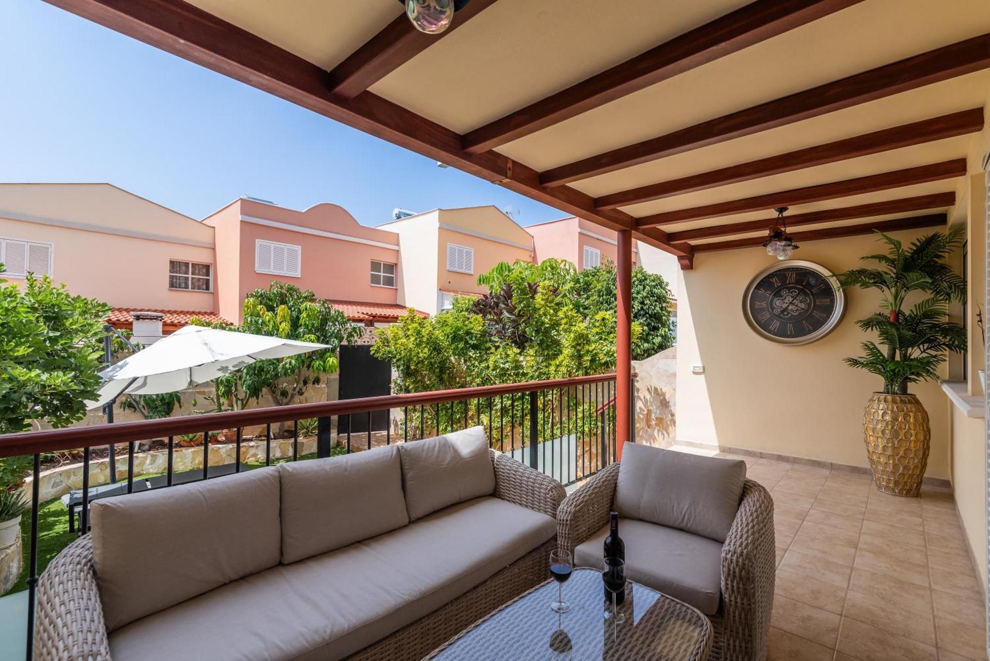 Comfortable 4-Bedroom Villa With Private Gardens 아데제 외부 사진