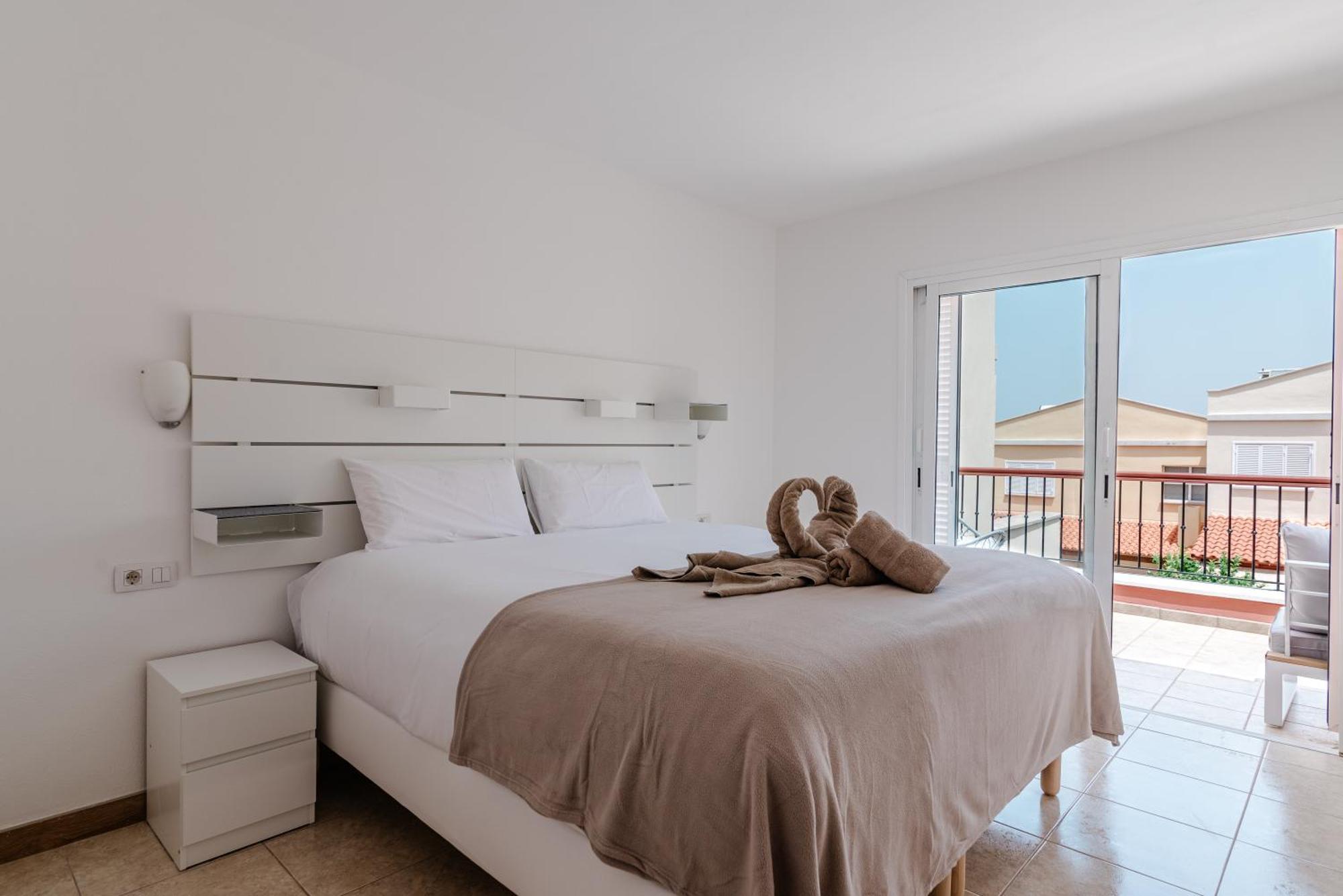 Comfortable 4-Bedroom Villa With Private Gardens 아데제 외부 사진