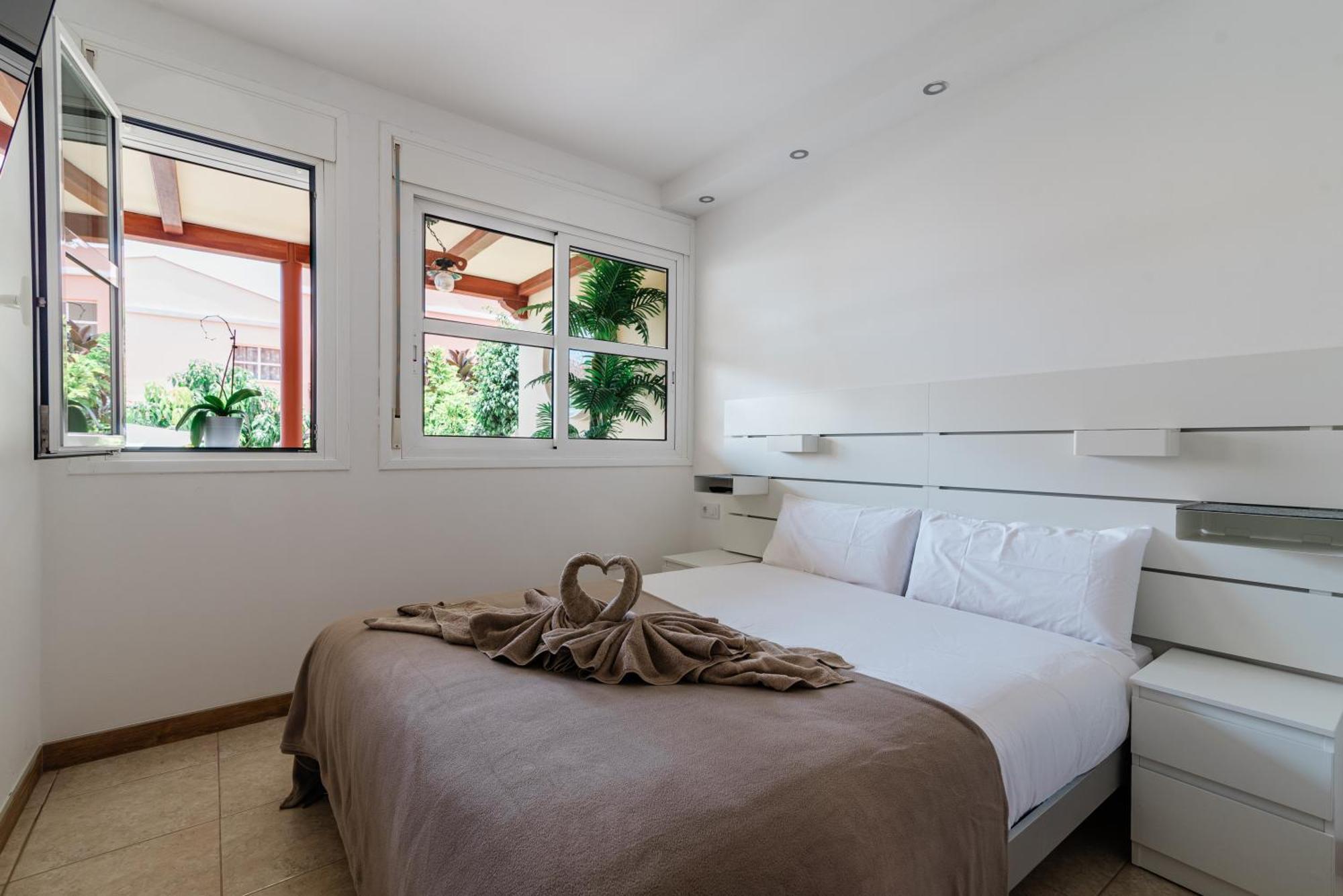 Comfortable 4-Bedroom Villa With Private Gardens 아데제 외부 사진